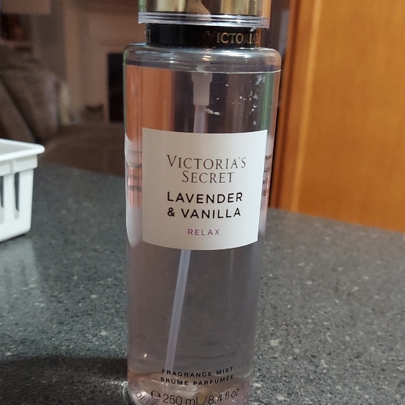 Victoria's Secret Lavender & Vanilla Mist - Picture 4 of 8